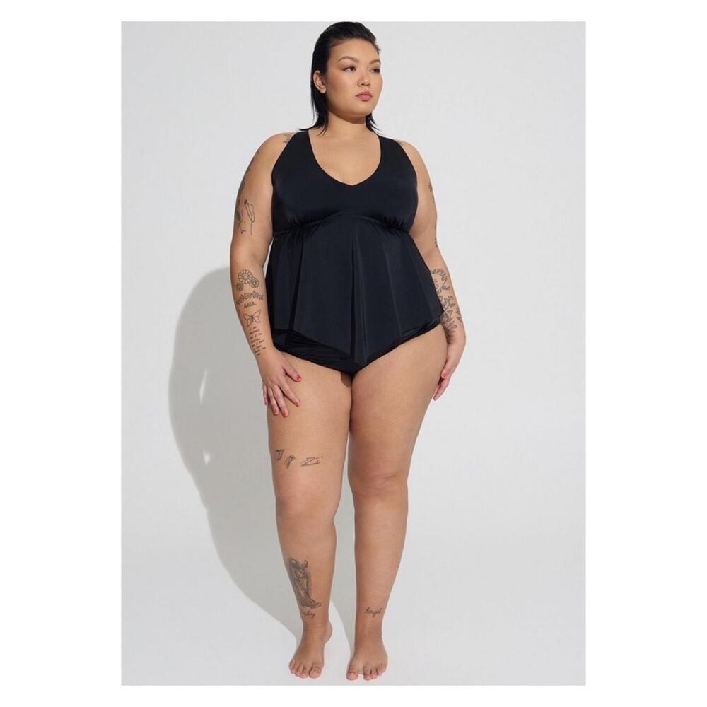 Torrid Black Soft Cup Wireless V Neck Tankini Top Sz.5